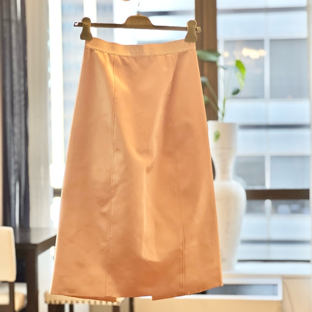 GUCCI - satin-finish silk - pencil - rear slit
straight hem - knee-length